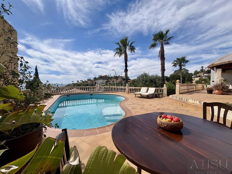 Foto 4761988d-e86d-4656-8c11-cdbffb07b121. Casa amb aparcament piscina a Pueblo Español-Coveta Fumá Campello (el)