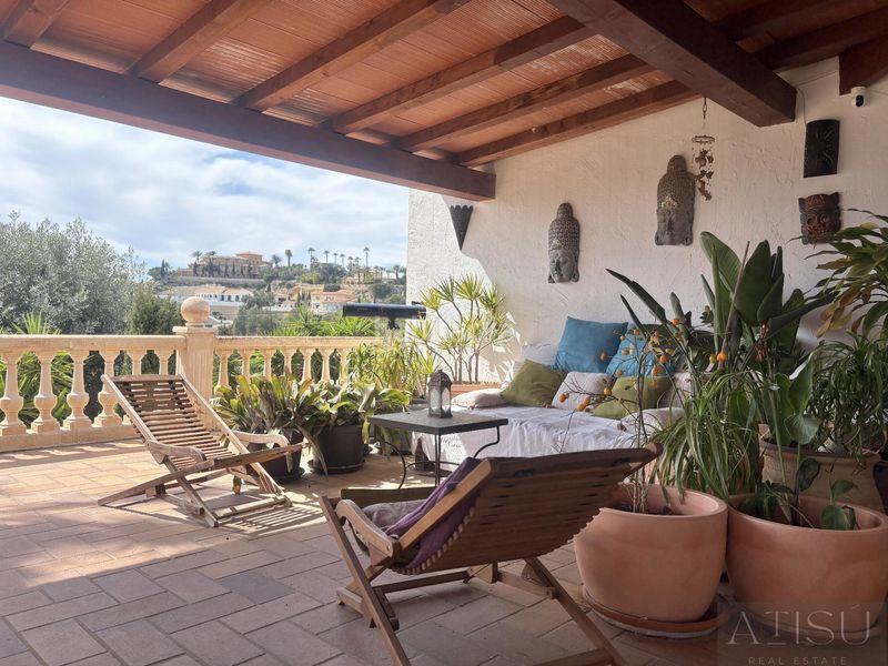 Foto 4bb2f049-3123-4305-8113-f98f8efc8c1c. Casa amb aparcament piscina a Pueblo Español-Coveta Fumá Campello (el)
