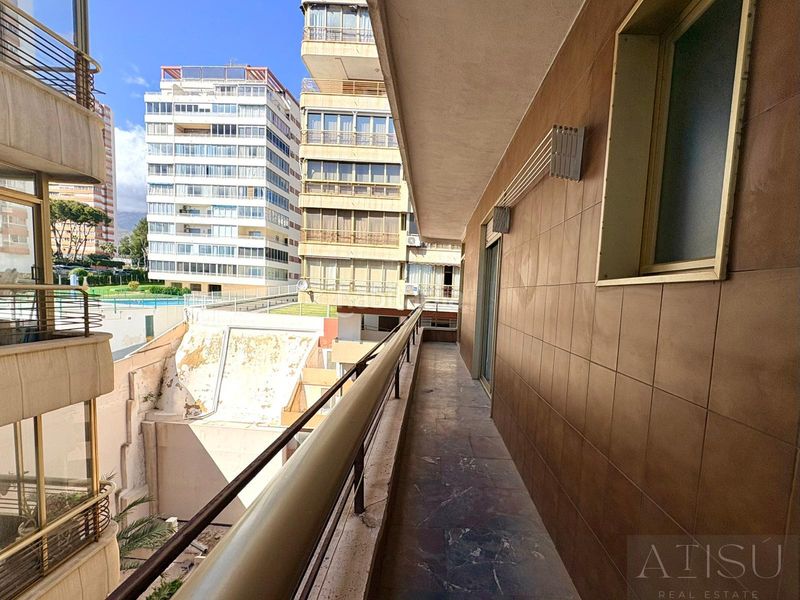 Foto 3865d7fb-83f0-4f28-870b-8f0f22dd9954. Lloguer pis amb calefacció aparcament piscina a Playa Poniente Benidorm