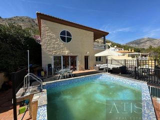 Chalet  Pueblo. Callosa d en sarriàvilla