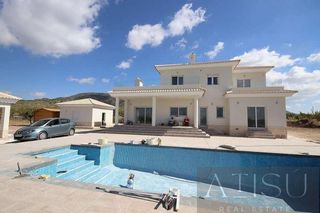 Chalet in Pinoso. Pinosovilla