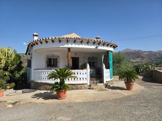 Maison  Camino de alcaucin 111. Casa 100 metros con parecela de 40.000 metros con alivos y fruta