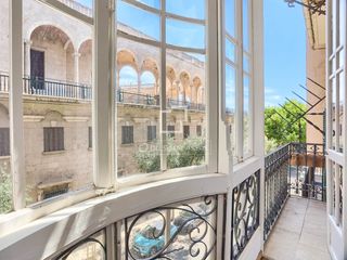 Pis a La Llotja-Born. Piso de 3 dormitorios con 8m terraza en venta en palma de mallor