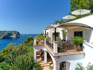 Chalet in Port D´Andratx. Hermosa casa de 6 dormitorios con 285m  terraza en venta en port