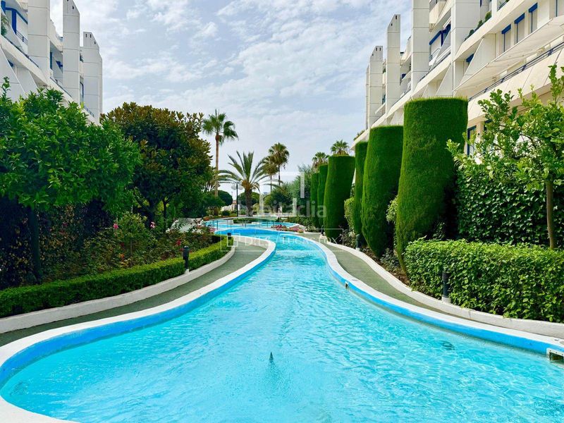 Foto 3fc2cd42-4c6b-4fa9-9f29-bcb8b6b08657. Pis amb aparcament piscina a Playa de la Fontanilla Marbella