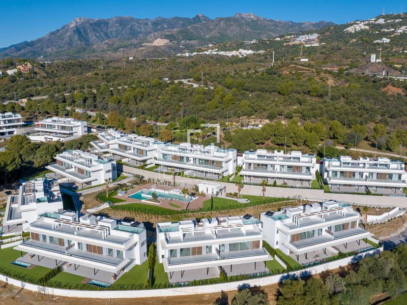Foto 11d5dfca-489e-42fd-ad97-ab98060597d2. Pis amb calefacció aparcament piscina a bahía de Marbella Marbella