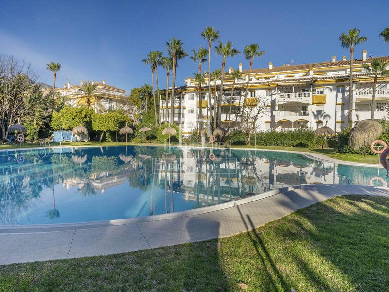 Foto 1627091d-a075-4374-9f69-ac066eceb4f9. Pis amb aparcament piscina a La Dama de Noche - La Alzambra Marbella