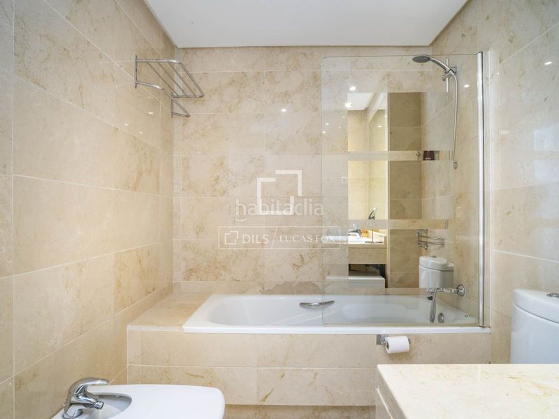 Foto 4dd899f4-fdd9-4734-b27e-5c8d55589e1e. Pis amb aparcament piscina a La Dama de Noche - La Alzambra Marbella