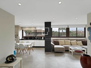 Penthouse in La Dama de Noche - La Alzambra. Ático renovado con vistas al mar  de 3 dormitorios en venta en d