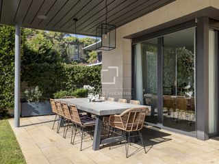 Chalet à Sarrià. Casavilla en excelentes condiciones con cinco dormitorios en ven