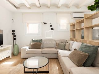 Pis a Gòtic. Moderno piso recién renovado con luz natural,  en venta  ubicado