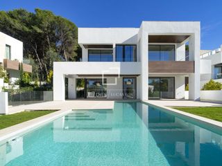 Chalet in La Merced. Villa en excelentes condiciones de 5 dormitorios con 600m de jar
