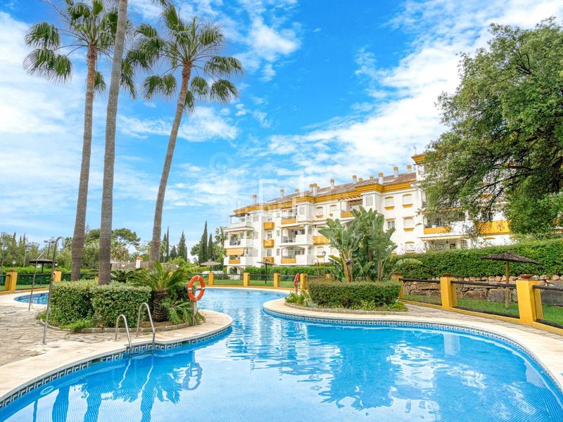 Foto d42a9e2e-6d7b-4637-9bfb-5e9f291dfa34. Pis amb piscina a La Carolina - Guadalpín Marbella