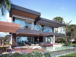 Xalet a Casco Antiguo. Casa  villa de obra nueva de 5 dormitorios con 355m terraza en v