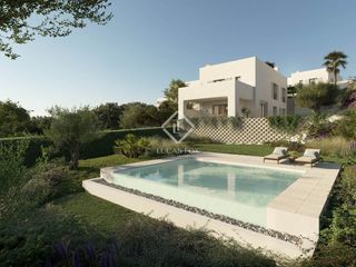 Chalet à San Roque Pueblo. Casa  villa de obra nueva de 3 dormitorios con 81m de jardín en