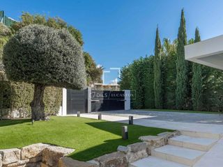 Xalet a La Alquería. Casa  villa de obra nueva de 5 dormitorios con 100m terraza en v