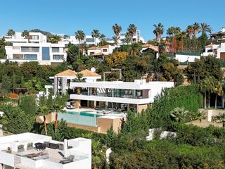 Chalet à La Alquería. Casa  villa de obra nueva de 5 dormitorios con 100m terraza en v