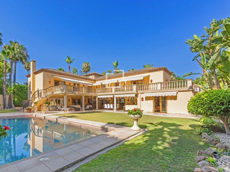Foto 6a5467b2-7c15-476e-b44b-f543e06ddcd9. Xalet amb calefacció aparcament piscina a Las Brisas Marbella