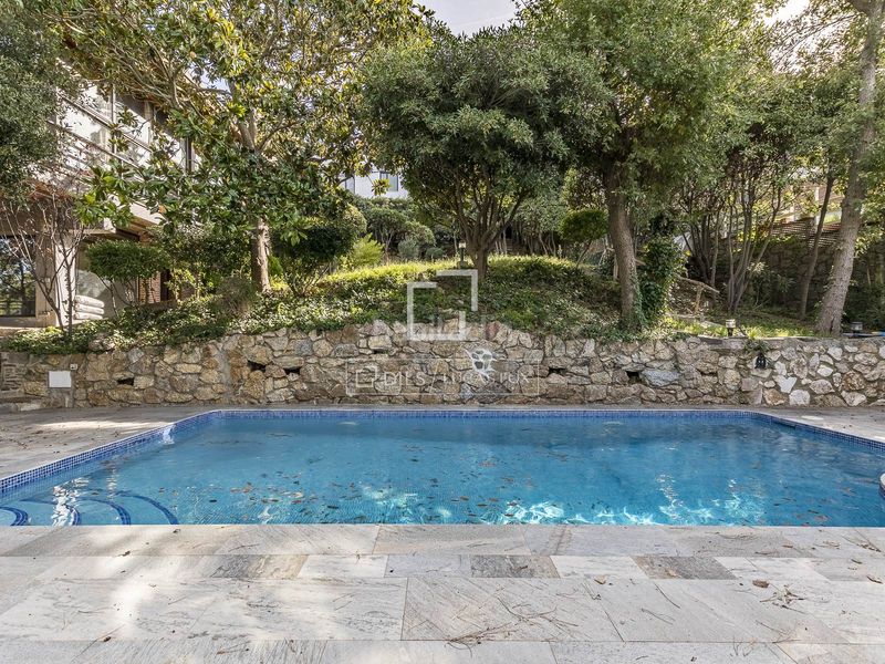 Foto 73db7c0a-78ec-434c-a725-ffbd585f9b7c. Xalet amb calefacció aparcament piscina a Vallvidrera - Tibidabo - Les Planes Barcelona