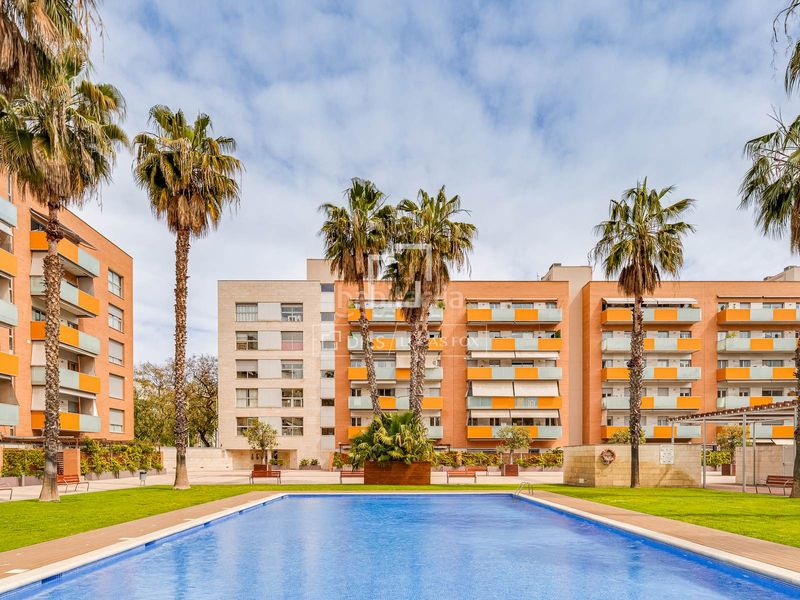 Foto 4795d98c-6ba8-4ff1-a2ea-72e3147df822. Pis amb aparcament piscina a La Vila Olímpica del Poblenou Barcelona