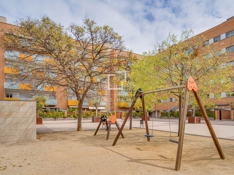 Foto f568bc83-d5d4-4233-b273-c677c6e22c32. Pis amb aparcament piscina a La Vila Olímpica del Poblenou Barcelona