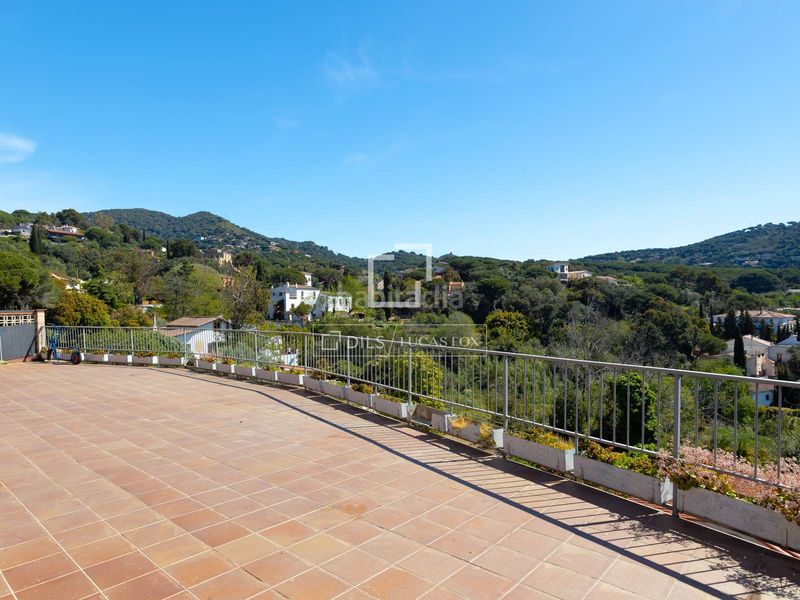 Foto be80a26c-5ca9-4dfe-9069-f4449956d157. Xalet amb calefacció aparcament piscina a Cabrils