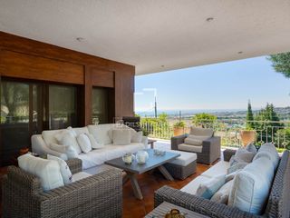 Xalet en Cabrils. Espectacular villa de estilo mediterr�neo, con 6 dormitorios y v