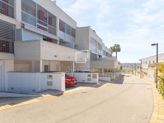 Xalet a Urbanitzacions. Casa  villa de 4 dormitorios en venta en sant pol de mar, barcel