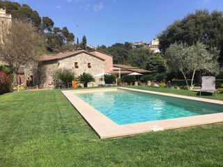 Chalet in Santa Susanna. Masía catalana con capilla románica del siglo xii, totalmente re