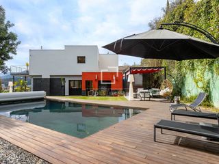 Xalet a Cabrils. Casa  villa en excelentes condiciones de 5 dormitorios en venta