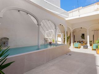 Chalet à Centre. Casa  villa excelentes de 5 dormitorios en venta en el masnou, b
