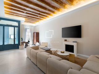 Chalet in Centre. Casa  villa excelentes de 5 dormitorios en venta en el masnou, b