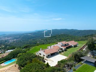 Xalet a Supermaresme. Exclusiva casa con 4.000 m construidos y 11.000 m de jardín en v