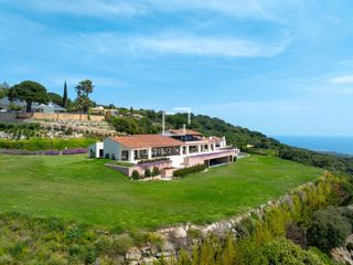 Xalet a Supermaresme. Exclusiva casa con 4.000 m construidos y 11.000 m de jardín en v