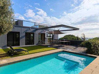 Chalet in Premià de Dalt. Casa  villa excelentes de 4 dormitorios en venta en premià de da