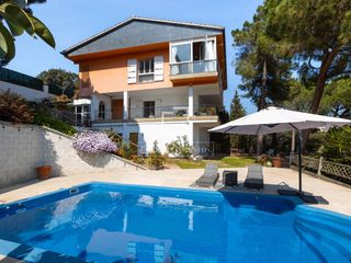 Xalet a Urbanitzacions. Casa mediterránea con vistas al mar y licencia turística en vent