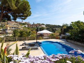 Chalet in Urbanitzacions. Casa mediterránea con vistas al mar y licencia turística en vent