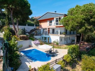 Chalet à Urbanitzacions. Casa mediterránea con vistas al mar y licencia turística en vent