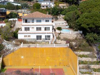 Chalet in Premià de Dalt. Villa con vistas panorámicas al mar en venta en premià de dalt,