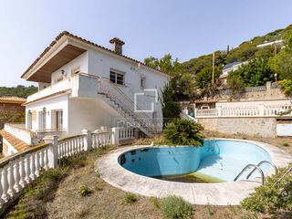 Chalet à Premià de Dalt. Villa con vistas panorámicas al mar en venta en premià de dalt,