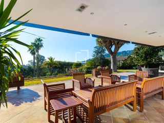 Xalet a Premià de Dalt. Villa de 5 dormitorios con fantásticas vistas al mar en venta en