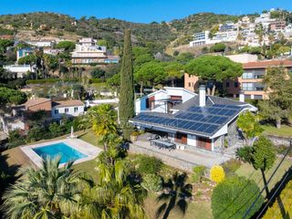 Xalet a Mas Ram. Casa  villa excelentes de 5 dormitorios en venta en tiana, barce
