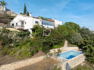 Chalet en Alella. Magnífica casa con vistas al mar en venta en alella, barcelona