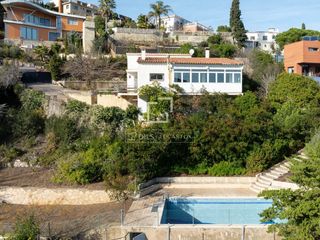 Xalet a Alella. Magnífica casa con vistas al mar en venta en alella, barcelona