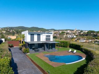 Xalet a Santa Maria Balís - Can Riera - Can Jordi. Casa  villa en excelentes condiciones de 4 dormitorios y vistas