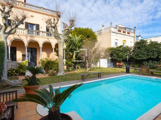 Xalet a Nucli Urbà. Preciosa casa modernista de 5 dormitorios en venta en argentona
