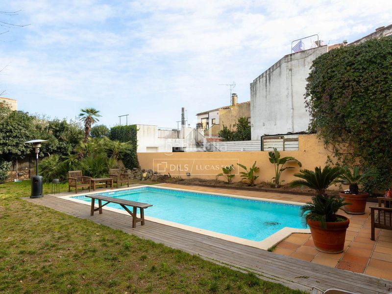 Foto a1248827-d80a-4e8e-aa7b-79b4d30aed5a. Xalet amb calefacció aparcament piscina a Nucli Urbà Argentona