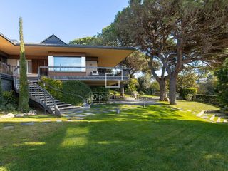 Chalet in Roca del Vallès (La). Elegante casa a la venta a pocos minutos andando del centro de l