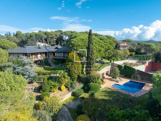 Chalet à Roca del Vallès (La). Elegante casa a la venta a pocos minutos andando del centro de l