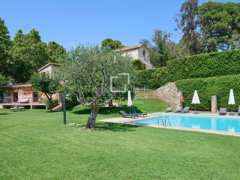 Foto 0d8ca36b-a12f-4bab-b0f4-761eca1ffa1d. Chalet majestuosa masía histórica en venta con 5 dormitorios suite en Alella
